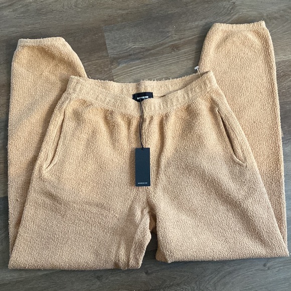 Monrow Teddy Fleece Slouchy Sweatpants in Latte color jogger sweat - Picture 2 of 12